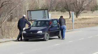 Yolda Kalan Vatandaşın İmdadına Polis Yetişti