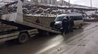 Bayburt'ta Okul Servisi ile Otomobil Çarpıştı: 16 Yaralı