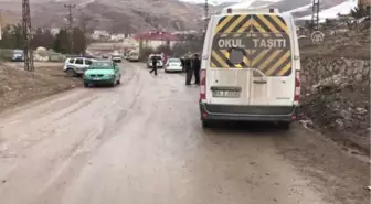 Okul Servisi ile Otomobil Çarpıştı: 16 Yaralı