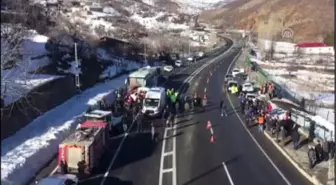 Yolcu Otobüsü Hafif Ticari Araçla Çarpıştı: 4 Ölü, 7 Yaralı