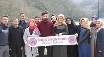 Geleceğe Sarıldılar