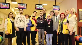 Görme Engellilerin Kıyasıya Bowling Mücadelesi