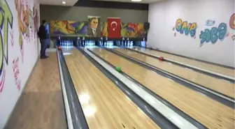 Görme Engellilerin Kıyasıya Bowling Mücadelesi