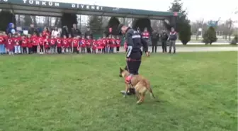 Kreş Öğrencilerinden Askere Resimli Destek