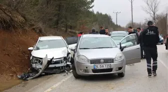 Abant Tabiat Parkı Yolunda Trafik Kazası: 8 Yaralı