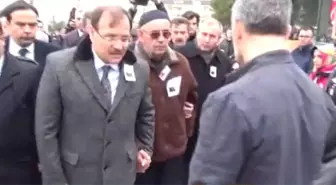 İzmir Şehitleri Son Yolculuğuna Uğurlandı! Bakan Şehit Babasını Yalnız Bırakmadı