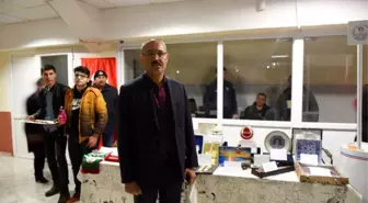 Kendisine Gelen Hediyeleri Mehmetçik İçin Satışa Çıkardı