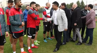 G. Manisaspor'un Yeni Yönetimi Futbolcularla Buluştu