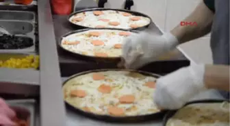 Hatay Esnaftan Askere Türk Bayraklı Pizza ve Tatlı