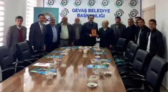 Başkan Hakan, Gevaş'taki Meslek Örgütleriyle Bir Araya Geldi