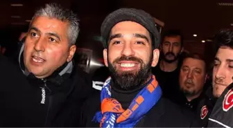 Arda Turan'dan Soyunma Odasında Beşiktaş Tezahüratı