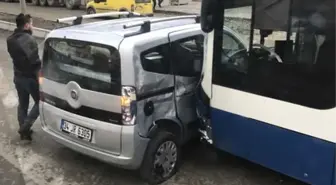 Geri Dönmeye Çalışan Otomobile Belediye Otobüsü Çarptı