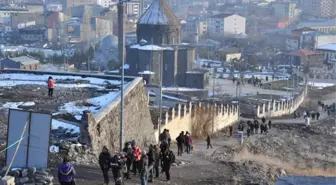 Kars Kalesi ve Kümbet Camisine Yoğun İlgi