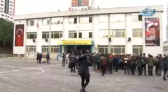 Lisedeki Tacizi Duyan Veliler Okulu Bastı! Sapık Hademe de Gitti, Sahip Çıkan Müdür de