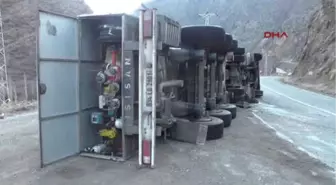 Erzurum-Lpg Yüklü Tanker Devrildi Yol Trafiğe Kapatıldı