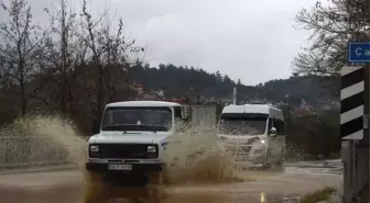 Çatılar Uçtu, Tekneler Battı, Alt Geçitler Göle Döndü