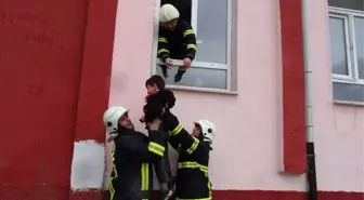 İlkokulda Deprem ve Yangın Tahliye Tatbikatı