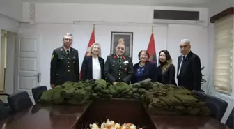 Annelerden Mehmetçiğe 'Sevgi İlmeği'