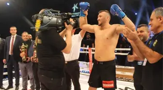 Milli Sporcu Erdoğan: 'Amacım Muay Thai ve Kick Boks'ta Dünya Şampiyonu Olmak'