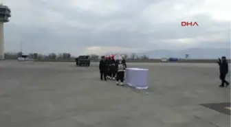 Elazığ Arkadaşının Kaza Kurşunu ile Şehit Olan Er Ömer Sarı Memleketine Uğurlandı