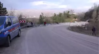 Tırdan Uçan Branda Kazaya Neden Oldu: 4 Yaralı