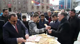 Validen Vatandaşa Gözleme İkramı