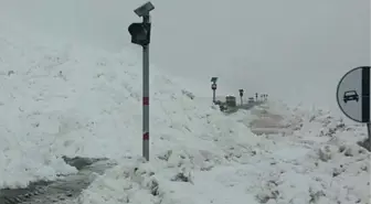 Eğribel'de Çığ Nedeniyle Yol Ulaşıma Bir Süre Kapandı