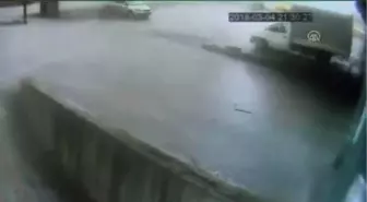 Şiddetli Rüzgar Çatıları Uçurdu: 1 Yaralı