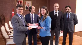 Başarılı Öğrencilere Dijital Gazete Aboneliği