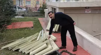 Caminin Kapılarını Çaldılar