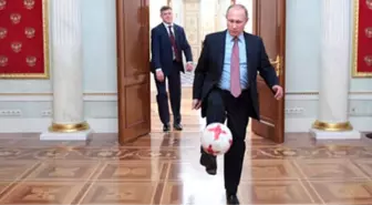 Putin ve FIFA Başkanı'nın Kremlin'de Futbol Oynadığı Görüntüler Ortaya Çıktı