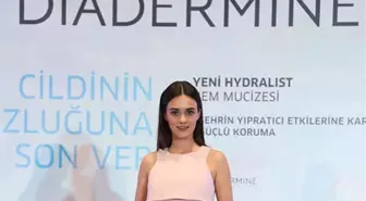 Diadermine Marka Elçisi Hande Soral