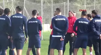 Antalyaspor Teknik Direktörü Hamzaoğlu Kaybettiğimiz Puanları Telafi Etmek İstiyoruz-Hd