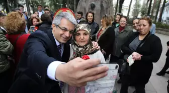 Karşıyaka Zübeyde Anne'yi Unutmadı