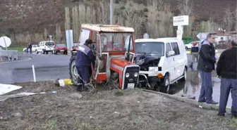 Konya'da Traktörle Minibüs Çarpıştı: 4 Yaralı