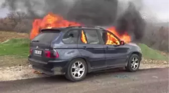 Manisa'da Seyir Halindeki Cip Yandı