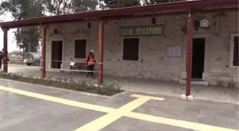 Tren Raylarına 'Kadın Eli'Yle Yön Veriyor