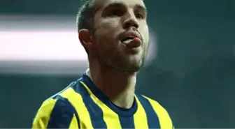 Tribüne Dilini Çıkaran Robin van Persie, Davalık Oldu