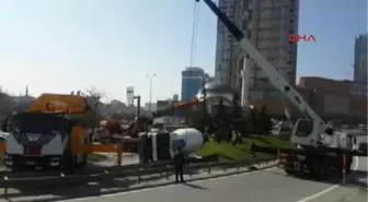 D-100'de Beton Mikseri Devrildi 1 Kişi Yaralandı, Trafik Felç Oldu