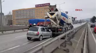 Kocaeli Otomobil Beton Mikserine Çarptı 1 Yaralı