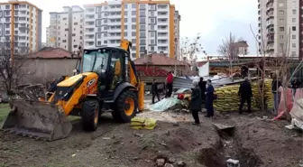 Polis Operasyon Yaptığı Evde Lahit Buldu