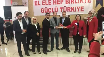 Eski Bakan Egemen Bağış'tan Başkan Kahrman'a Plaket