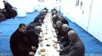 Sabah Namazı Sonrası Camide Kahvaltı