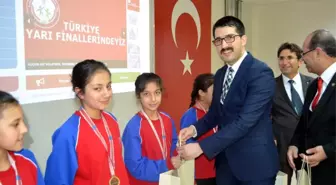 Başbakan Yıldırım'dan Sumbaslı Öğrencilere Hediye