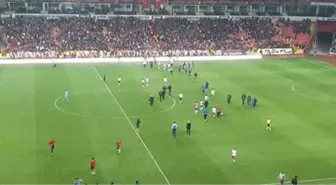 Eskişehirspor Taraftarı Sahaya İndi