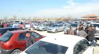 İkinci El Otomobile Bakan Çok Alan Yok