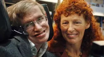 Stephen Hawking 76 Yaşında Hayatını Kaybetti