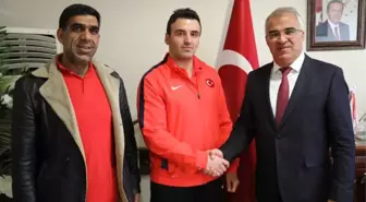 Başkan Barakazi, Şampiyon Tuna ile Bir Araya Geldi