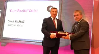 Vali Yılmaz'a 'Yılın Pozitif Valisi' Ödülü