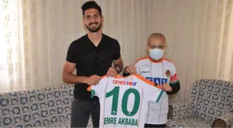 Emre Akbaba, Lösemi Hastası Emrahcan Mavi'yi Ziyaret Etti